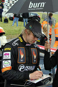 Når det gælder autografer er Emmet O'Brien den meste populære kører i Poulsen Motorsport. På søndag vil han være blandt de otte bedste, når finalen er kørt.
